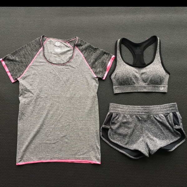 Спортен екип за фитнес- в много различни цветове и модели