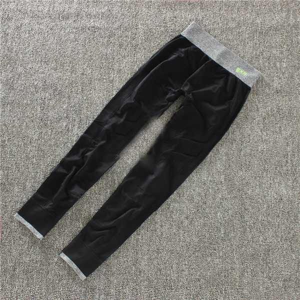 Ластичен спортен клин - за фитнес или спортни упражнения