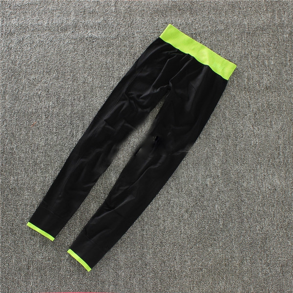 Ластичен спортен клин - за фитнес или спортни упражнения