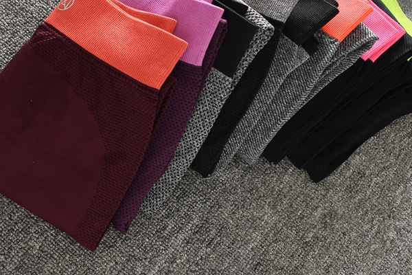 Ластичен спортен клин - за фитнес или спортни упражнения