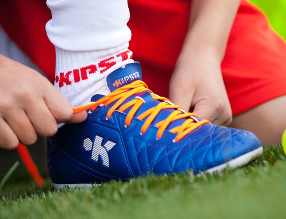 Футболни обувки за деца и тиийнеджъри - три топ модела за тренировка