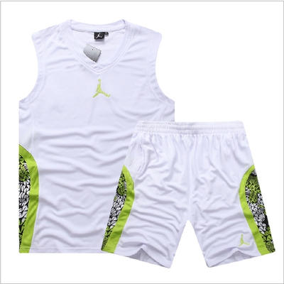 Спортен екип потник и къси панталони за баскетбол