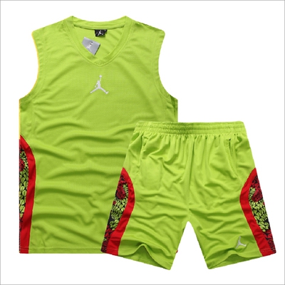 Спортен екип потник и къси панталони за баскетбол