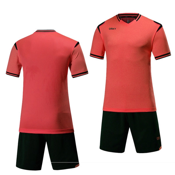 Футболни екипи от тениска с къс или дълъг ръкав и къси панталони - син, жълт, розов, червен, зелен