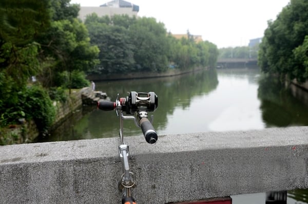 Поставка за въдица