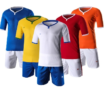 Мъжки футболен тренировъчен комплект от тениска с къс ръкав и панталони в оранжев, бял, червен, син и жълт цвят