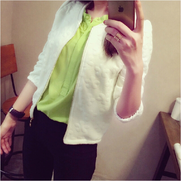 Дамско пролетно тънко яке - модерно и стилно в два цвята