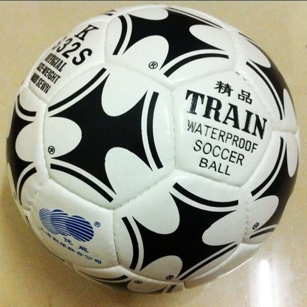 Топки за футбол - шити от изкуствна кожа - три модела