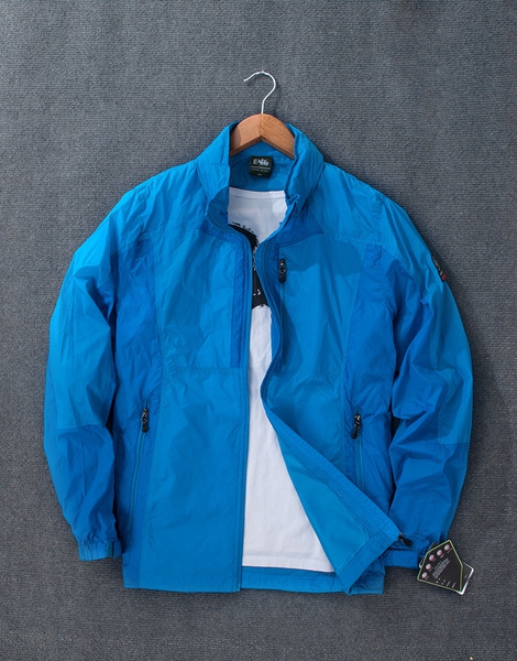 Κομψά ανδρικά  μπουφάν   κατάλληλα για πεζοπορία - λεπτότερο και καθολική σε διάφορα χρώματα -  για την άνοιξη και το φθινόπωρο