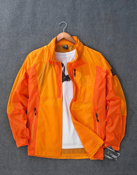 Κομψά ανδρικά  μπουφάν   κατάλληλα για πεζοπορία - λεπτότερο και καθολική σε διάφορα χρώματα -  για την άνοιξη και το φθινόπωρο