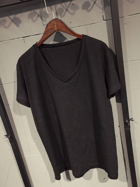 Дамска тениска в 4 цвята В-образна яка