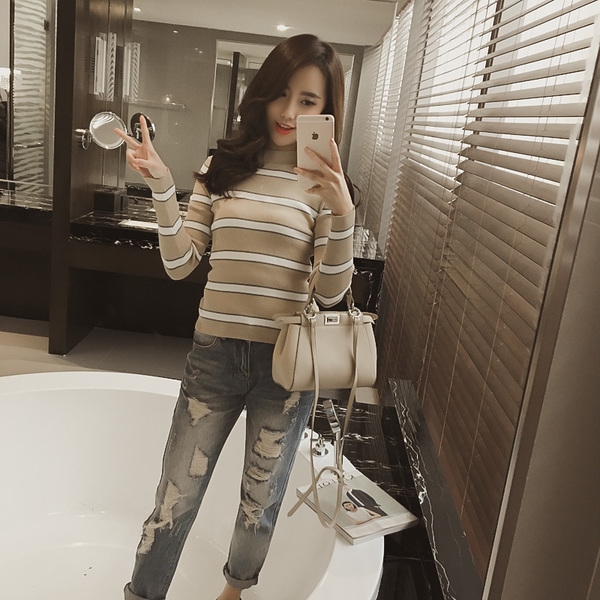 Γυναικέια τζιν με διακοσμητικά μοτίβα