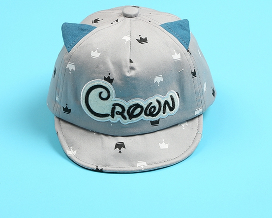 Детска шапка с ушички за бебета до 1 година с обиколка около 45-48 см - червена, сива, черна Краун