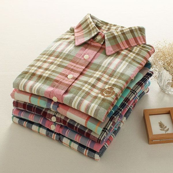 Γυναικείο καρό πουκάμισο σε φωτεινά χρώματα της άνοιξης