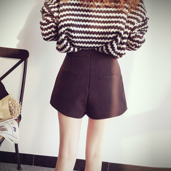 Дамски къси панталони с дантела