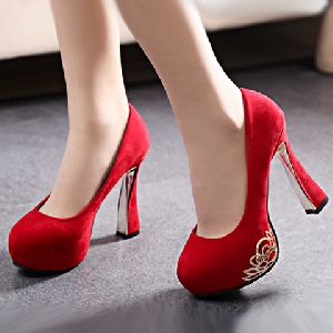Γυναικεία κομψά ψηλά παπούτσια με  τακούνια σε δύο χρώματα - κόκκινο και μαύρο