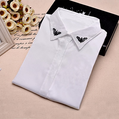 Пролетна бяла риза с различна бродерия