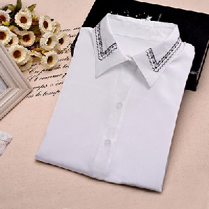 Пролетна бяла риза с различна бродерия