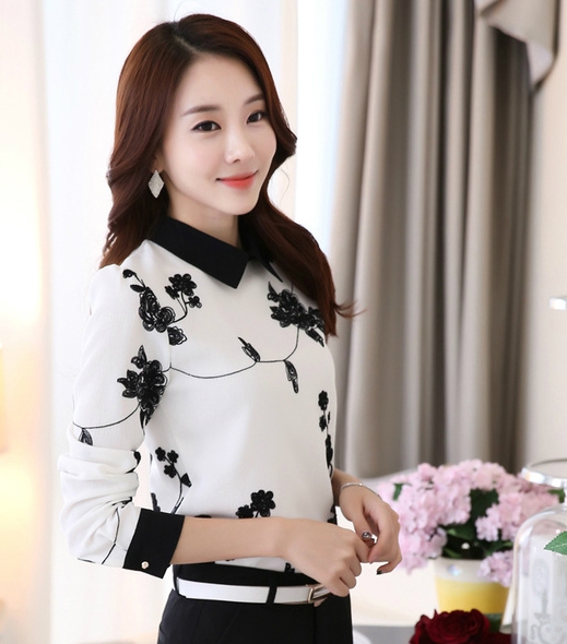 πουκάμισο γυναικών σε διάφορες florals