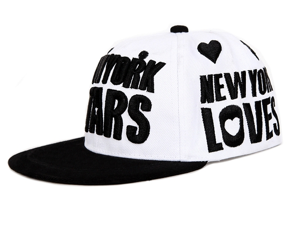 Детски стилни и модерни шапки - черни и бели Stars - за деца от 4 до 8 години