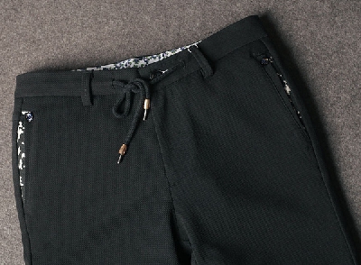 Пролетни мъжки панталони в черен цвят 