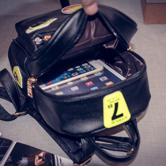 Дамска кожена раница: бяла и черна