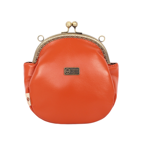 Τέσσερα γυναικείες τσάντες με κλεισίματος Tic tac