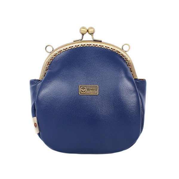 Τέσσερα γυναικείες τσάντες με κλεισίματος Tic tac