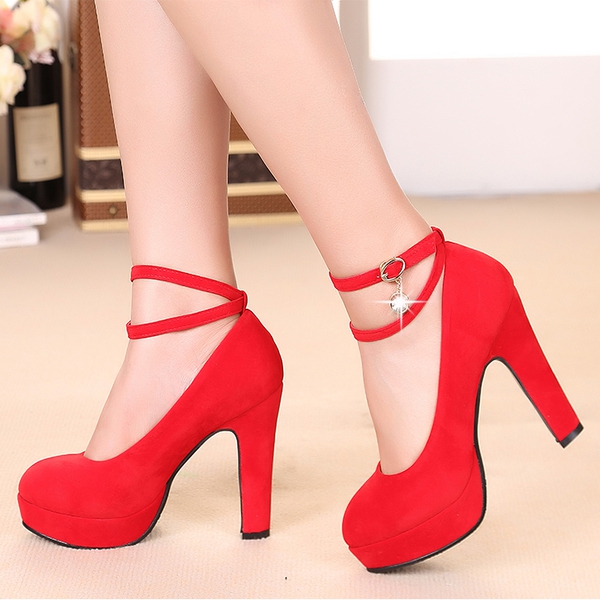 Γυναικεία  Κόκκινα Παπούτσια: διαφορετικά μοντέλα