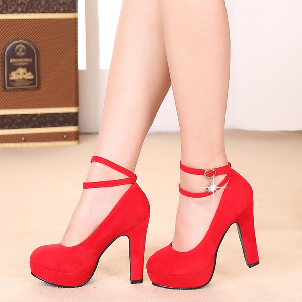 Γυναικεία  Κόκκινα Παπούτσια: διαφορετικά μοντέλα