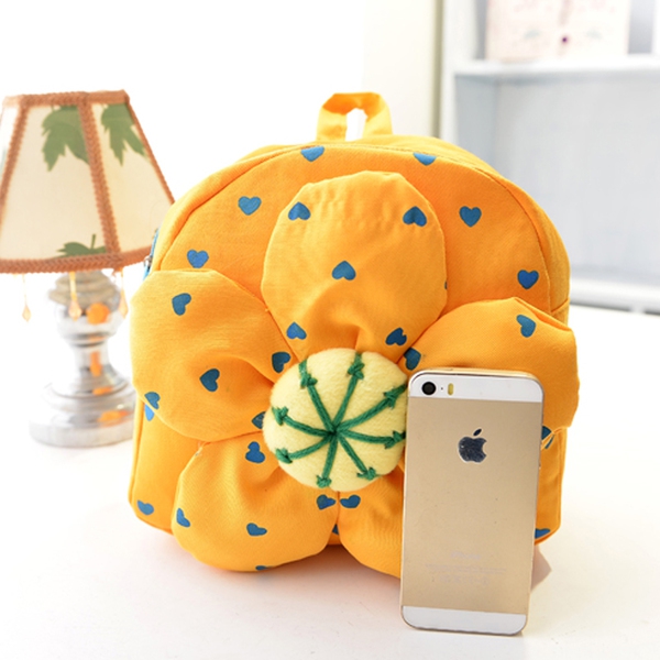 Детска чанта за градина и училище - цвете и пеперуда