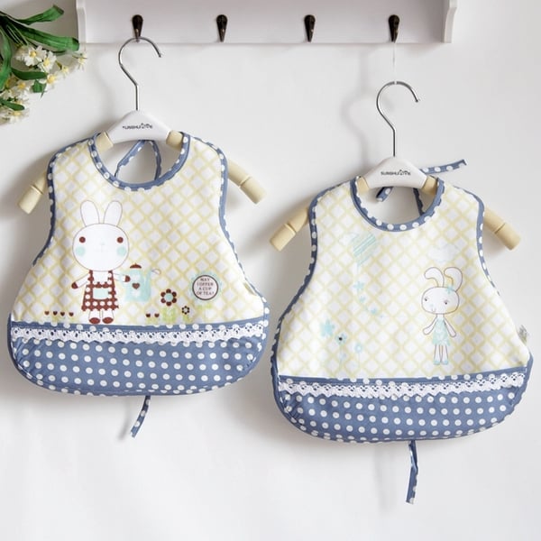 Бебешки лигавник с различни анимационни герои