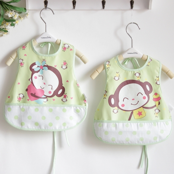 Бебешки лигавник с различни анимационни герои