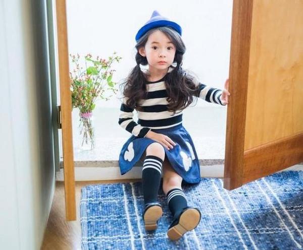 Рокля за бебета с украшения от 1 месец до 1 годинка