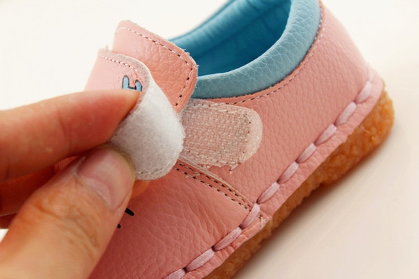 Бебешки обувки с анимация Hello Kitty в розово и бяло