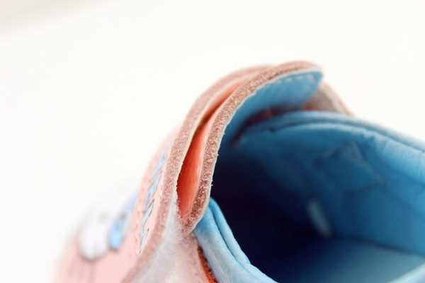 Бебешки обувки с анимация Hello Kitty в розово и бяло