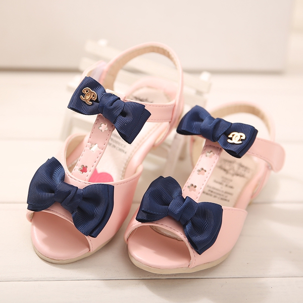 Детски сандалки в три цвята