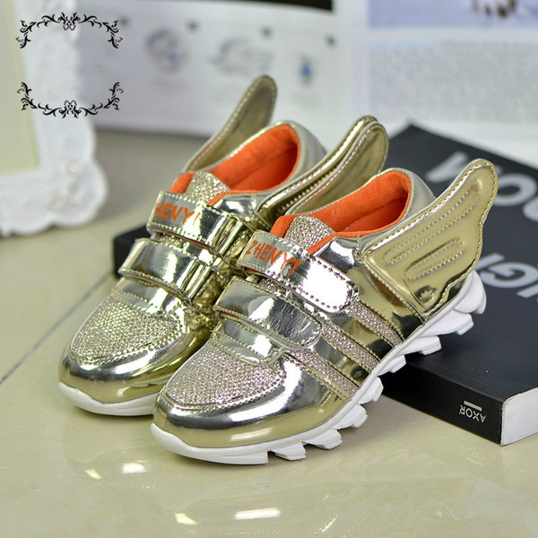 Маратонки за момичета в три свежи цвята