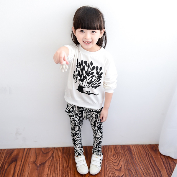 Αθλητικό σετ σε λευκό και μαύρο χρώμα