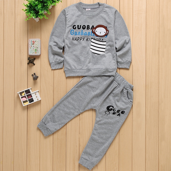 Αθλητική φόρμα για αγόρια  σε τέσσερα χρώματα