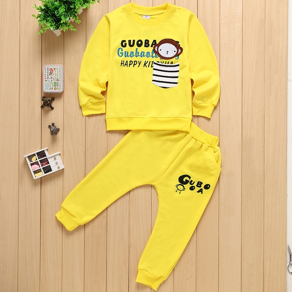 Αθλητική φόρμα για αγόρια  σε τέσσερα χρώματα