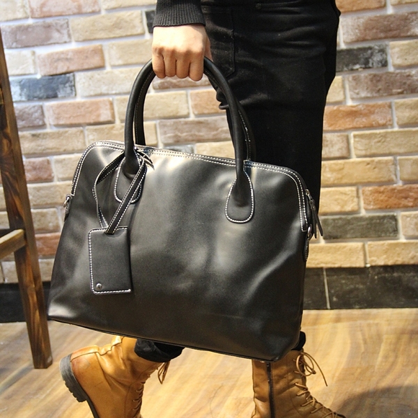 Μοντέρνη ανδρική τσάντα από τεχνητό δέρμα - σε μαύρο και καφέ χρώμα