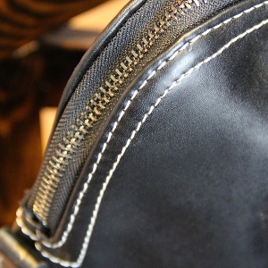 Модерна мъжка чанта от изкуствена кожа - в черен и кафяв цвят