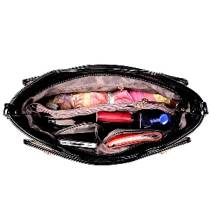Дамска лачена официална чанта - черен цвят 