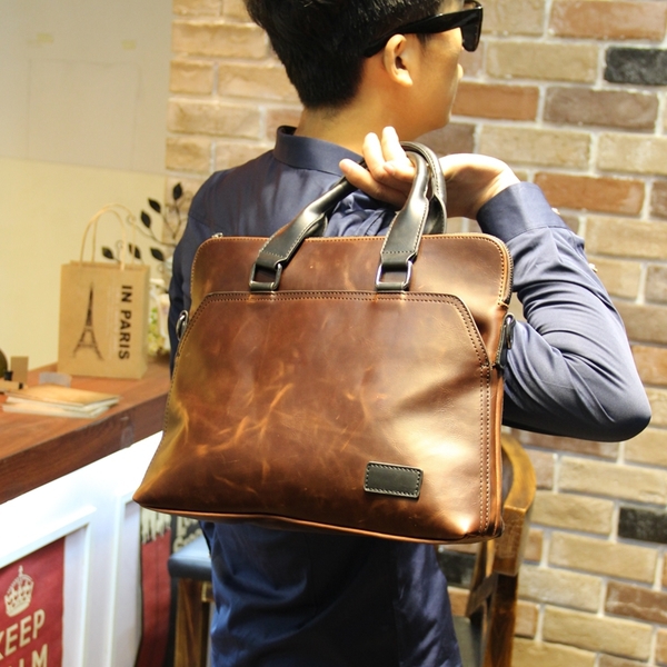 Ανδρική δερμάτινη τσάντα από τεχνητό δέρμα - σε καφέ και μαύρο χρώμα