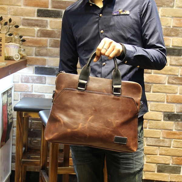 Ανδρική δερμάτινη τσάντα από τεχνητό δέρμα - σε καφέ και μαύρο χρώμα