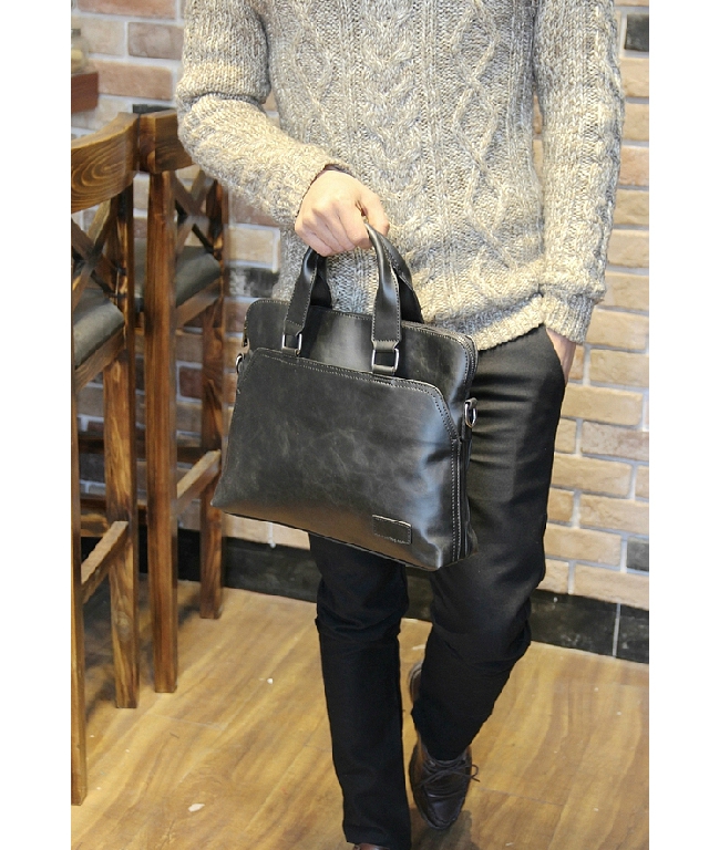 Ανδρική δερμάτινη τσάντα από τεχνητό δέρμα - σε καφέ και μαύρο χρώμα