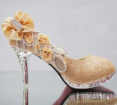 Παπούτσια  με πέτρες