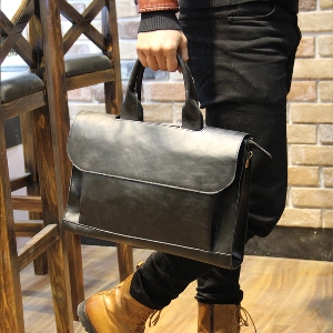 Стилна мъжка чанта от изкуствена кожа в кафяв и черен цвят - подходяща за бизнес и ежедневие