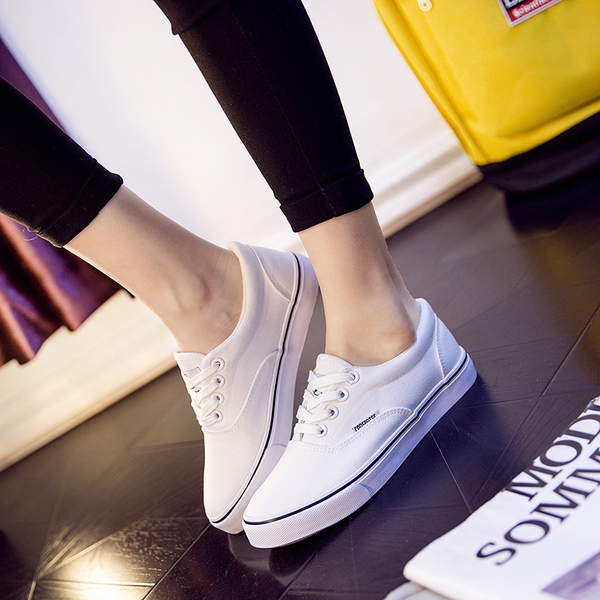 Γυναικεία αθλητικά παπούτσια σε επτά χρώματα.